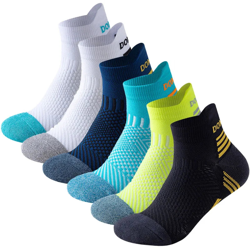 Ten Essentials presents the Professional Marathon Running Socks, a set of six ankle socks in white, navy blue, teal, yellow, and black. Featuring moisture-wicking fabric with unique toe and heel patterns plus arch compression support, theyre perfect for marathon running.